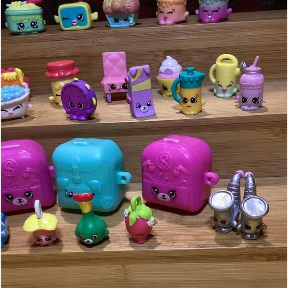 Shopkins Season Five 5 Lot 22 Figures Plus 4 Cases Moose Toys Animated Foods - Picture 7 of 9